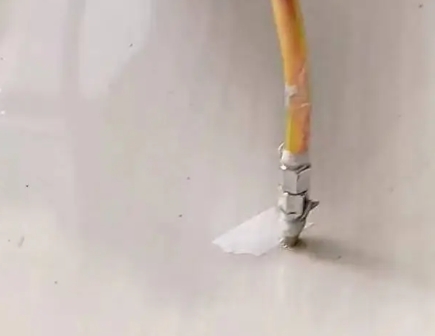 横峰瓷砖空鼓维修公司专业解答在瓷砖铺贴过程中，如果使用的砂料过粗（如全部使用了粗砂），可能会导致以下问题
